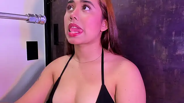 issie cute online show from April 2, 7:33 pm