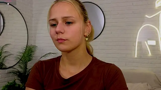 Wendy D0ll online show from April 7, 9:04 pm