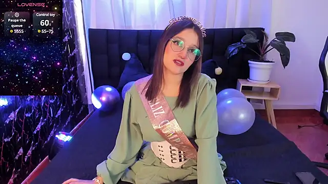 Snapshot of Elecktra_sweet chatting on March 18, 7:53 pm Elecktra sweet online show from March 18, 7:53 pm