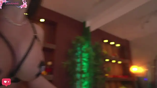 JustinneJade online show from December 18, 1:12 pm