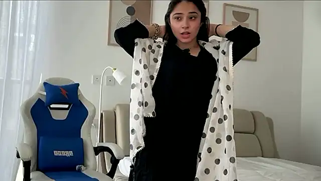 demieliss online show from March 16, 9:46 am