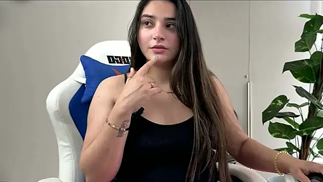 demieliss online show from April 8, 10:15 am