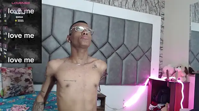 Tiffany Valentine15 online show from December 16, 2:00 pm