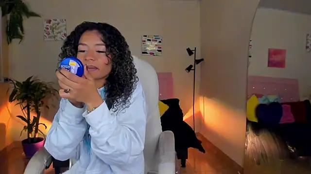 Snapshot of keyla_roberts777 chatting on January 6, 3:42 am keyla roberts777 online show from January 6, 3:42 am