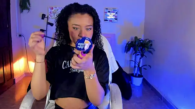 Snapshot of keyla_roberts777 chatting on February 2, 4:15 am keyla roberts777 online show from February 2, 4:15 am