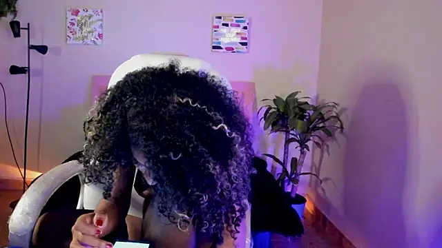 Snapshot of keyla_roberts777 chatting on March 6, 1:05 am keyla roberts777 online show from March 6, 1:05 am
