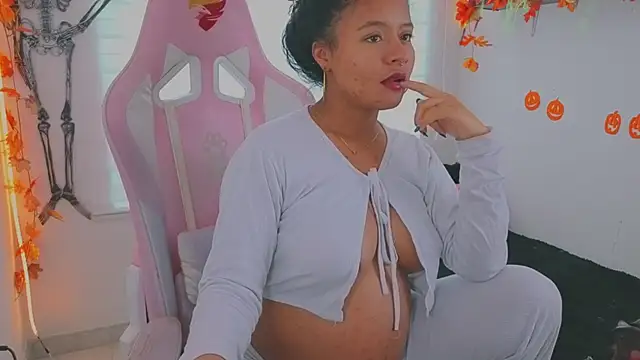 Snapshot of keyla_roberts777 chatting on October 7, 6:27 pm keyla roberts777 online show from October 7, 6:27 pm
