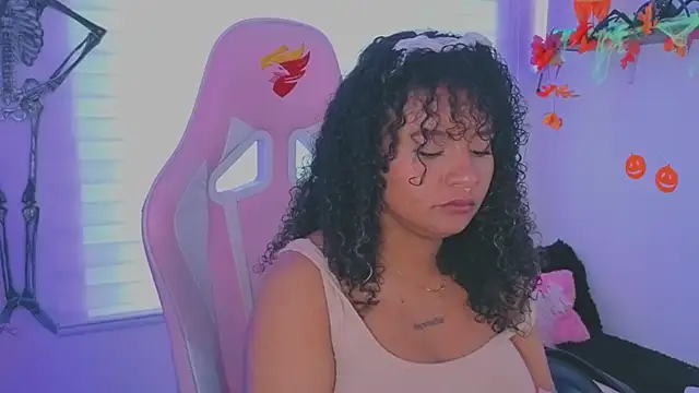 Snapshot of keyla_roberts777 chatting on October 8, 7:33 pm keyla roberts777 online show from October 8, 7:33 pm