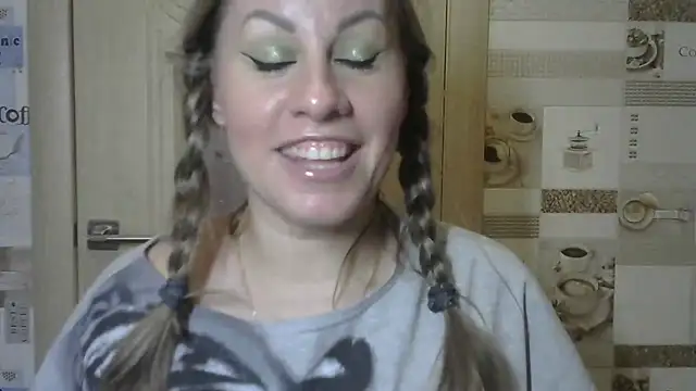 Snapshot of TherestlessKitty chatting on December 10, 9:12 am TherestlessKitty online show from December 10, 9:12 am