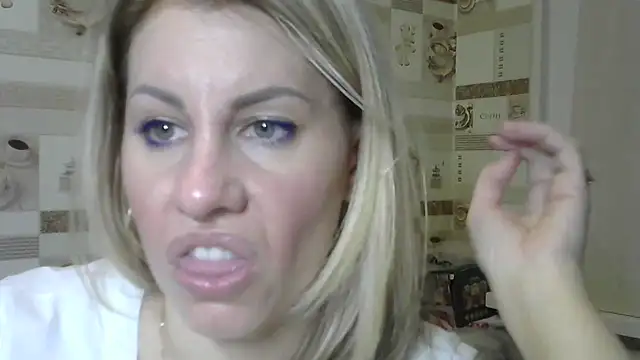 Snapshot of TherestlessKitty chatting on December 18, 11:13 am TherestlessKitty online show from December 18, 11:13 am