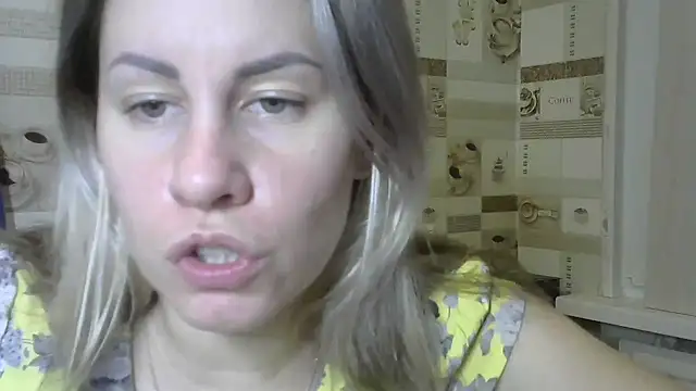 Snapshot of TherestlessKitty chatting on December 24, 6:00 am TherestlessKitty online show from December 24, 6:00 am