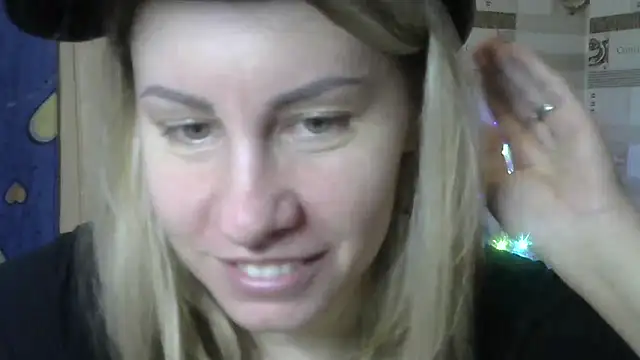 Snapshot of TherestlessKitty chatting on December 30, 9:48 am TherestlessKitty online show from December 30, 9:48 am