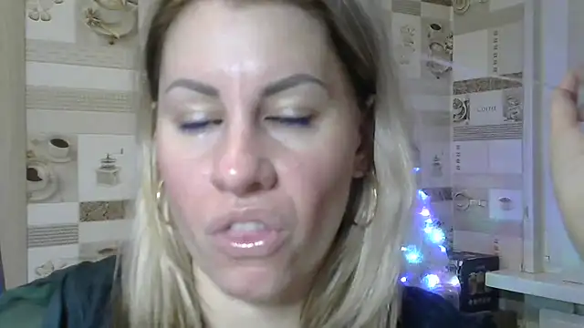 Snapshot of TherestlessKitty chatting on January 3, 9:15 am TherestlessKitty online show from January 3, 9:15 am