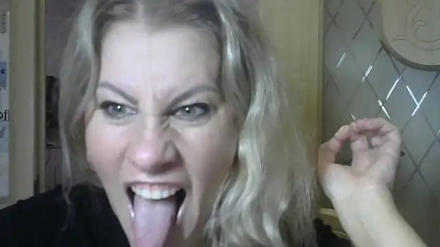 Snapshot of TherestlessKitty chatting on January 27, 8:51 am TherestlessKitty online show from January 27, 8:51 am