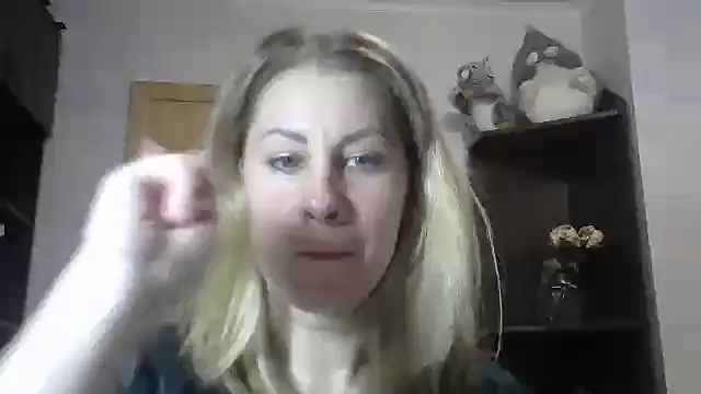 Snapshot of TherestlessKitty chatting on February 3, 5:07 am TherestlessKitty online show from February 3, 5:07 am