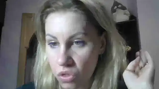 Snapshot of TherestlessKitty chatting on February 3, 8:13 am TherestlessKitty online show from February 3, 8:13 am