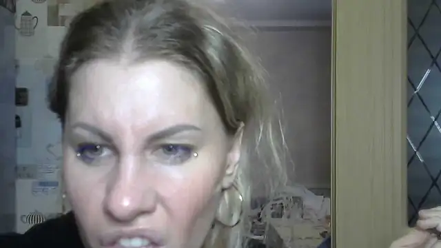 Snapshot of TherestlessKitty chatting on February 21, 12:17 pm TherestlessKitty online show from February 21, 12:17 pm