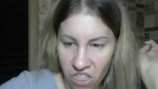 Snapshot of TherestlessKitty chatting on October 1, 10:27 pm TherestlessKitty online show from October 1, 10:27 pm