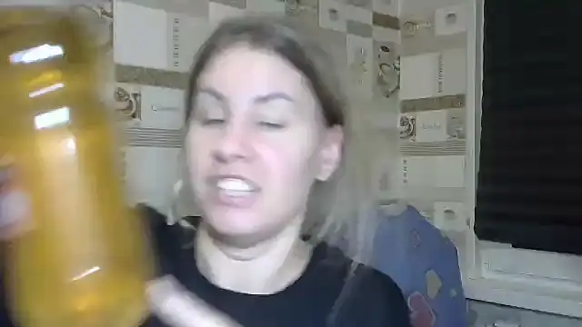 Snapshot of TherestlessKitty chatting on October 3, 11:13 pm TherestlessKitty online show from October 3, 11:13 pm