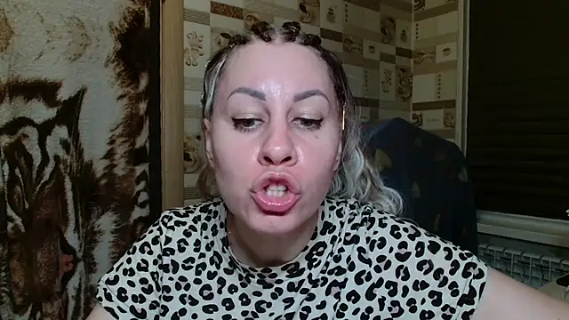 Snapshot of TherestlessKitty chatting on July 16, 10:16 pm TherestlessKitty online show from July 16, 10:16 pm