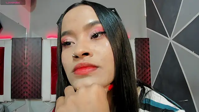 Snapshot of Karoll014 chatting on February 20, 12:47 pm Karoll014 online show from February 20, 12:47 pm