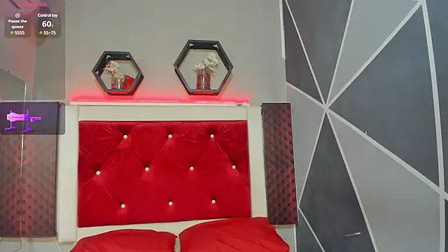 Snapshot of Karoll014 chatting on February 24, 11:54 am Karoll014 online show from February 24, 11:54 am