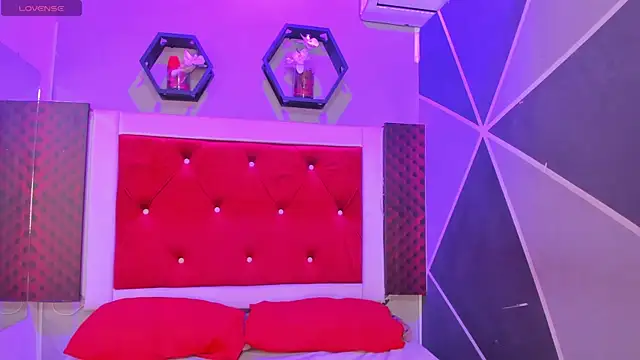 Snapshot of Karoll014 chatting on September 17, 12:18 pm Karoll014 online show from September 17, 12:18 pm