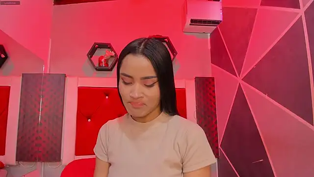 Snapshot of Karoll014 chatting on October 3, 11:51 am Karoll014 online show from October 3, 11:51 am