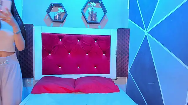 Snapshot of Karoll014 chatting on October 10, 12:04 pm Karoll014 online show from October 10, 12:04 pm