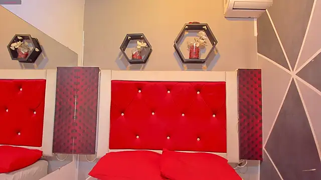 Snapshot of Karoll014 chatting on November 17, 12:11 pm Karoll014 online show from November 17, 12:11 pm