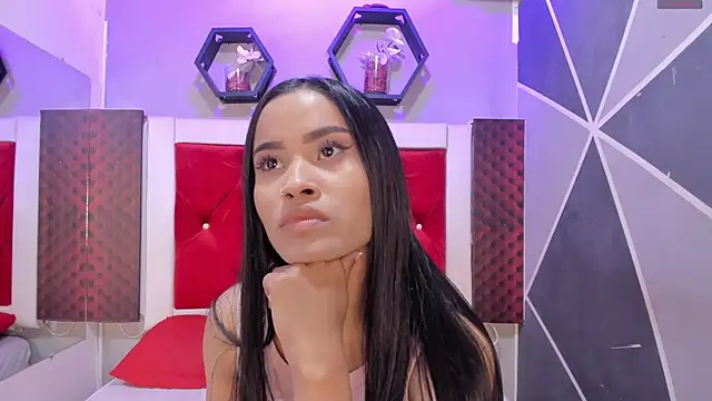 Snapshot of Karoll014 chatting on December 1, 12:32 pm Karoll014 online show from December 1, 12:32 pm