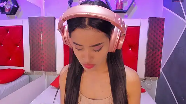 Snapshot of Karoll014 chatting on December 3, 12:14 pm Karoll014 online show from December 3, 12:14 pm