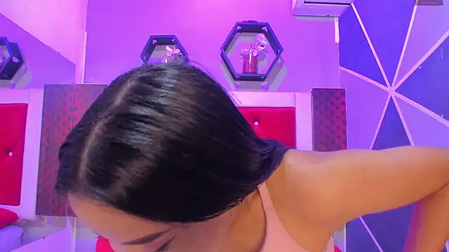 Snapshot of Karoll014 chatting on December 5, 12:03 pm Karoll014 online show from December 5, 12:03 pm