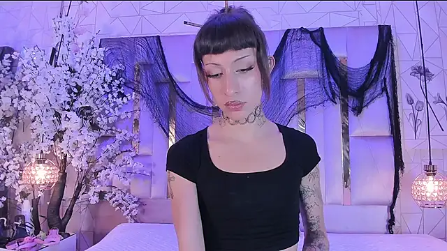 MadisonWood01 online show from November 25, 4:56 am