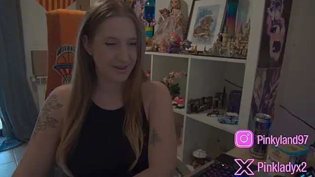 Snapshot of Pinkyladyxxx chatting on April 22, 5:47 pm Pinkyladyxxx online show from April 22, 5:47 pm