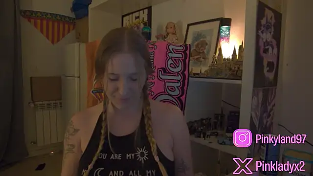 Snapshot of Pinkyladyxxx chatting on April 23, 7:38 pm Pinkyladyxxx online show from April 23, 7:38 pm