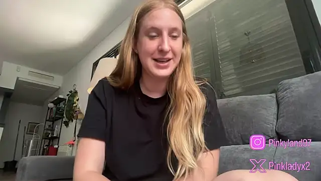 Snapshot of Pinkyladyxxx chatting on June 11, 12:03 pm Pinkyladyxxx online show from June 11, 12:03 pm