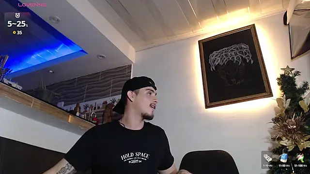 Snapshot of colby_scott chatting on December 12, 3:21 am colby scott online show from December 12, 3:21 am