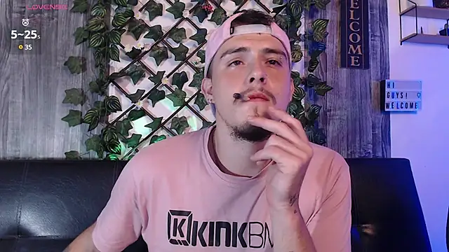 Snapshot of colby_scott chatting on February 19, 5:27 am colby scott online show from February 19, 5:27 am