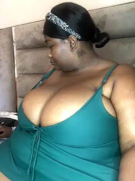 Snapshot of bustytitsxxx chatting on December 3, 8:38 am bustytitsxxx online show from December 3, 8:38 am