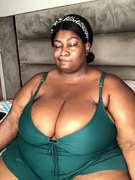 Snapshot of bustytitsxxx chatting on December 4, 12:14 pm bustytitsxxx online show from December 4, 12:14 pm