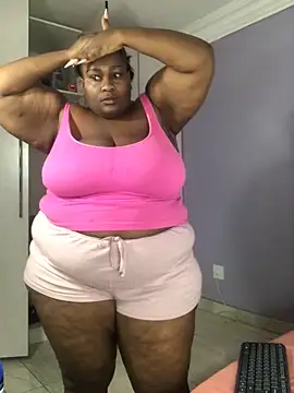 Snapshot of bustytitsxxx chatting on October 25, 4:20 am bustytitsxxx online show from October 25, 4:20 am