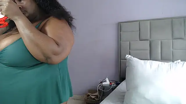 Snapshot of bustytitsxxx chatting on November 24, 9:20 am bustytitsxxx online show from November 24, 9:20 am