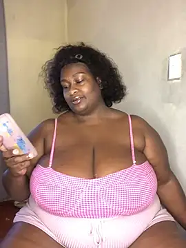 Snapshot of bustytitsxxx chatting on May 4, 5:58 am bustytitsxxx online show from May 4, 5:58 am