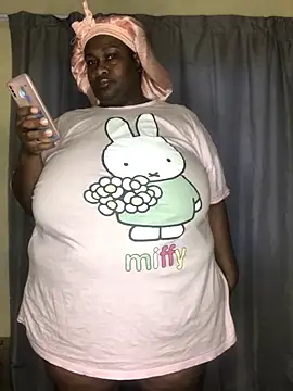 Snapshot of bustytitsxxx chatting on June 20, 3:15 pm bustytitsxxx online show from June 20, 3:15 pm