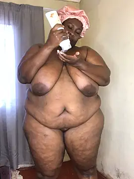 Snapshot of bustytitsxxx chatting on June 22, 6:10 am bustytitsxxx online show from June 22, 6:10 am