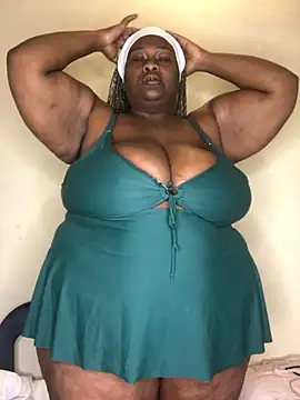 Snapshot of bustytitsxxx chatting on June 26, 7:35 am bustytitsxxx online show from June 26, 7:35 am