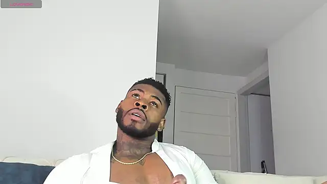 Snapshot of Makonneen chatting on June 11, 2:53 am Makonneen online show from June 11, 2:53 am
