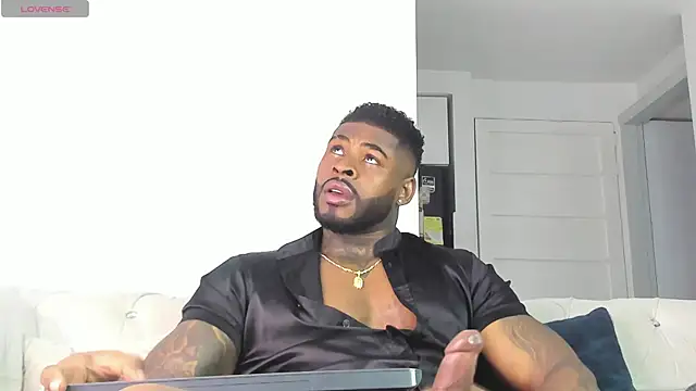Snapshot of Makonneen chatting on June 13, 1:58 am Makonneen online show from June 13, 1:58 am