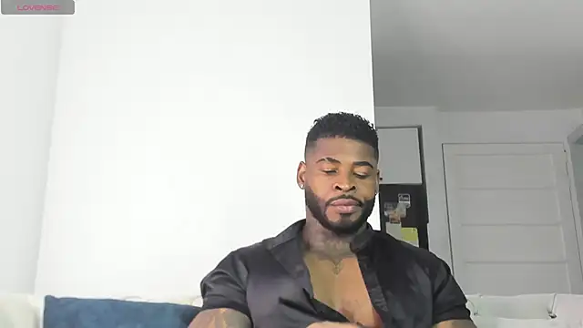 Snapshot of Makonneen chatting on June 17, 10:54 pm Makonneen online show from June 17, 10:54 pm